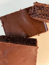 Load image into Gallery viewer, 12 Chocolate Fudge Cake Bars