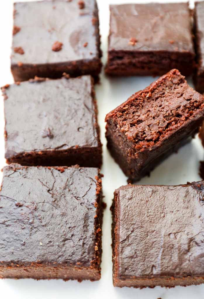 20 Chocolate Brownies (Vegan, Dairy Free, No Refined Sugar)